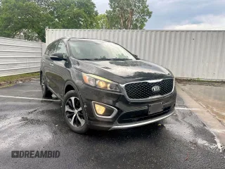 2017 Kia Sorento EX z VIN 5XYPH4A59HG202186, wystawiony jako Copart lot #55899125 z przebiegiem 170 027 mil mil oraz Czysty tytuł • Clean title. Historia ofert i sprzedaży dostępna na DreamBid. Obrazek 1.