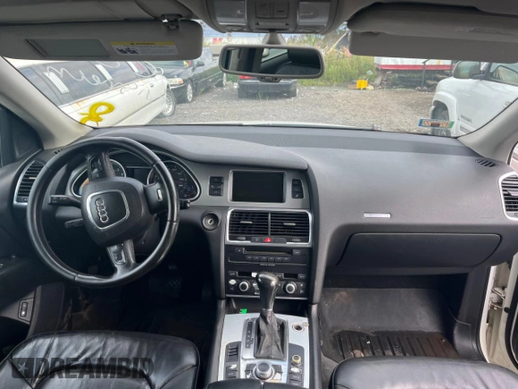 2008 Audi Q7 Premium Plus z VIN WA1EY74L78D028274, wystawiony jako Copart lot #77320954 z przebiegiem Nie podano mil oraz Czysty tytuł • Clean title. Historia ofert i sprzedaży dostępna na DreamBid. Obrazek 9.