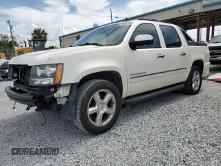 2011 Chevrolet Avalanche LTZ z VIN 3GNTKGE3XBG131185, wystawiony jako Copart lot #64033765 z przebiegiem 159 438 mil mil oraz Szkoda całkowita • Salvage title. Historia ofert i sprzedaży dostępna na DreamBid. Obrazek 1.