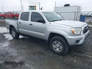 2013 Toyota Tacoma PreRunner z VIN 5TFJX4GN9DX025940, wystawiony jako IAAI lot #41845653 z przebiegiem 137 101 mil mil oraz . Historia ofert i sprzedaży dostępna na DreamBid. Obrazek 1.
