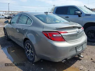 2017 Buick Regal Sport Touring z VIN 2G4GL5EX3H9142137, wystawiony jako IAAI lot #42108430 z przebiegiem 110 505 mil mil oraz . Historia ofert i sprzedaży dostępna na DreamBid. Obrazek 3.