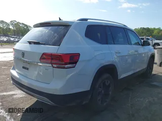 2018 Volkswagen Atlas SE with VIN 1V2CR2CAXJC548220, listed as a IAAI auction lot 41983957 with 118,371 mi miles and . Bid and sale history available at DreamBid. Image 4.