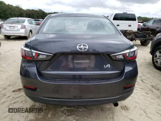 2016 Scion iA z VIN 3MYDLBZV6GY101015, wystawiony jako Copart lot #68777453 z przebiegiem 112 517 mil mil oraz . Historia ofert i sprzedaży dostępna na DreamBid. Obrazek 6.