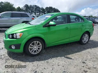 2015 Chevrolet Sonic LT z VIN 1G1JC5SH2F4145840, wystawiony jako Copart lot #56779335 z przebiegiem 101 521 mil mil oraz Czysty tytuł • Clean title. Historia ofert i sprzedaży dostępna na DreamBid. Obrazek 1.