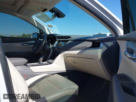 2017 Cadillac XT5 Luxury AWD z VIN 1GYKNDRS8HZ120863, wystawiony jako IAAI lot #42101279 z przebiegiem 100 535 mil mil oraz . Historia ofert i sprzedaży dostępna na DreamBid. Obrazek 5.