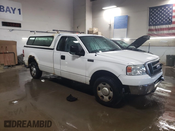 2004 Ford F-150 XL z VIN 1FTRF12W84NA68178, wystawiony jako Copart lot #48812455 z przebiegiem 206 819 mil mil oraz Szkody całkowita. Historia ofert i sprzedaży dostępna na DreamBid. Obrazek 4.