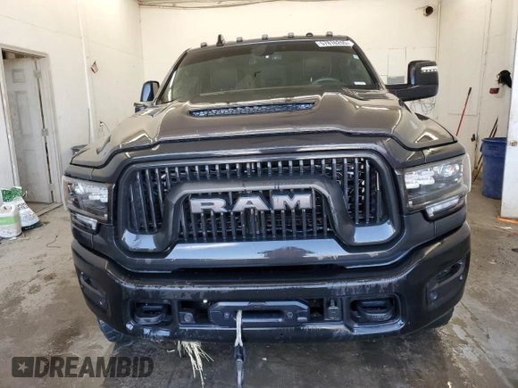 2024 Ram 2500 Power Wagon z VIN 3C6TR5EJ8RG130481, wystawiony jako Copart lot #57810265 z przebiegiem 34 070 mil mil oraz Szkoda całkowita • Salvage title. Historia ofert i sprzedaży dostępna na DreamBid. Obrazek 5.