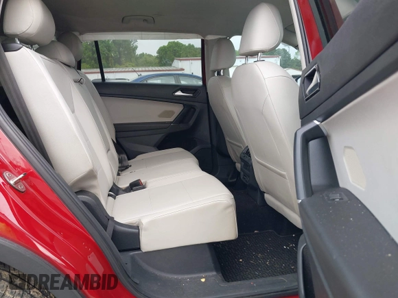 2018 Volkswagen Tiguan SEL with VIN 3VV3B7AXXJM086672, listed as a IAAI auction lot 42006533 with 90,511 mi miles and . Bid and sale history available at DreamBid. Image 8.