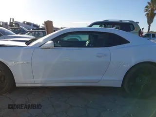 2014 Chevrolet Camaro LT z VIN 2G1FC1E39E9321549, wystawiony jako IAAI lot #41582840 z przebiegiem 129 495 mil mil oraz . Historia ofert i sprzedaży dostępna na DreamBid. Obrazek 15.