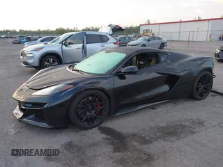 2023 Chevrolet Corvette 2LZ z VIN 1G1YE2D37P5601920, wystawiony jako IAAI lot #42228296 z przebiegiem 19 976 mil mil oraz . Historia ofert i sprzedaży dostępna na DreamBid. Obrazek 2.