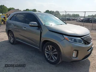 2015 Kia Sorento SX z VIN 5XYKWDA71FG582008, wystawiony jako IAAI lot #42405062 z przebiegiem 128 927 mil mil oraz . Historia ofert i sprzedaży dostępna na DreamBid. Obrazek 1.