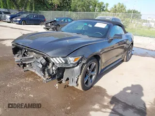 2017 Ford Mustang V6 z VIN 1FATP8EM0H5217314, wystawiony jako IAAI lot #42296116 z przebiegiem 104 845 mil mil oraz . Historia ofert i sprzedaży dostępna na DreamBid. Obrazek 18.