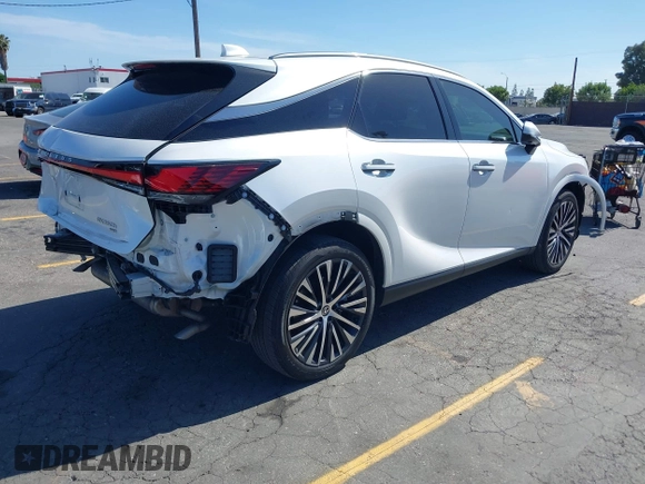 2024 Lexus RX 350h z VIN 2T2BBMCA8RC035933, wystawiony jako IAAI lot #42249750 z przebiegiem 33 181 mil mil oraz . Historia ofert i sprzedaży dostępna na DreamBid. Obrazek 4.