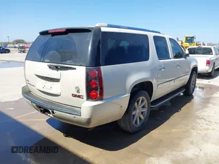 2009 GMC Denali z VIN 1GKFC06269R198526, wystawiony jako IAAI lot #41677428 z przebiegiem 244 410 mil mil oraz . Historia ofert i sprzedaży dostępna na DreamBid. Obrazek 4.