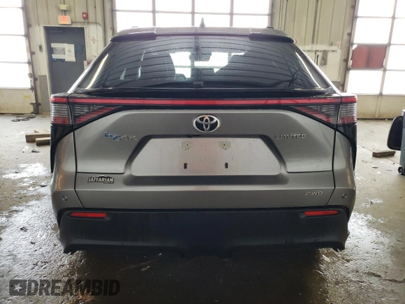 2023 Toyota bZ4X XLE z VIN JTMABACA4PA020538, wystawiony jako Copart lot #81643063 z przebiegiem 4 171 mil mil oraz . Historia ofert i sprzedaży dostępna na DreamBid. Obrazek 6.