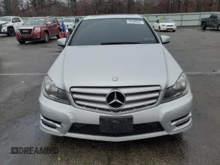 2013 Mercedes-Benz C 300 Sport с VIN WDDGF8AB4DA796219, выставлен на аукционе Copart как лот 49306065 с пробегом 87 831 миль миль и На запчасти • Non repairable. История ставок и продаж доступна на DreamBid. Изображение 5.