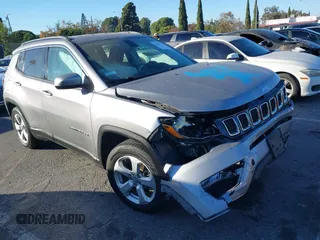 2017 Jeep Compass Latitude z VIN 3C4NJCBB6HT672503, wystawiony jako IAAI lot #40802103 z przebiegiem 95 321 mil mil oraz . Historia ofert i sprzedaży dostępna na DreamBid. Obrazek 1.