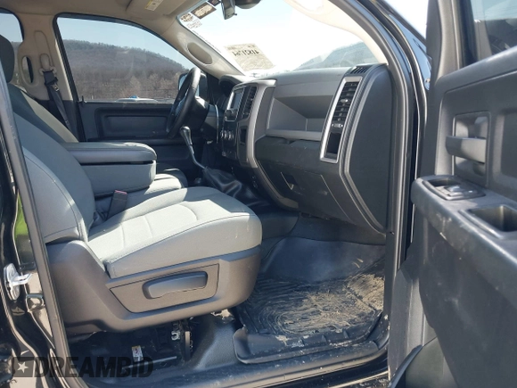 2015 Ram 2500 Tradesman with VIN 3C6UR5CL2FG635579, listed as a IAAI auction lot 41821764 with 112,147 mi miles. Bid and sale history available at carsss.com. Image 5.