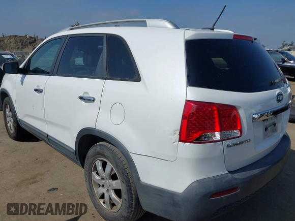 2011 Kia Sorento LX with VIN 5XYKT3A12BG001463, listed as a IAAI auction lot 42100806 with 185,547 mi miles. Bid and sale history available at carsss.com. Image 3.