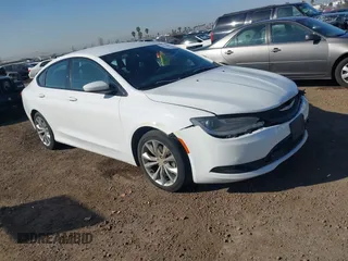 2015 Chrysler 200 S with VIN 1C3CCCBB2FN665650, listed as a IAAI auction lot 41616172 with 140,747 mi miles. Bid and sale history available at carsss.com. Image 1.