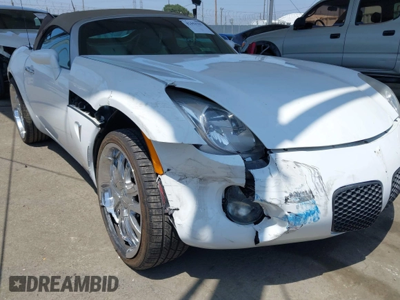 2007 Pontiac Solstice z VIN 1G2MB35B97Y141396, wystawiony jako IAAI lot #42443705 z przebiegiem 118 933 mil mil oraz . Historia ofert i sprzedaży dostępna na DreamBid. Obrazek 6.