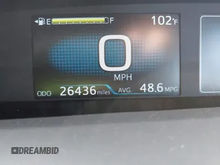 2021 Toyota Prius LE z VIN JTDL9MFU3M3028805, wystawiony jako IAAI lot #42043610 z przebiegiem 26 436 mil mil oraz . Historia ofert i sprzedaży dostępna na DreamBid. Obrazek 7.