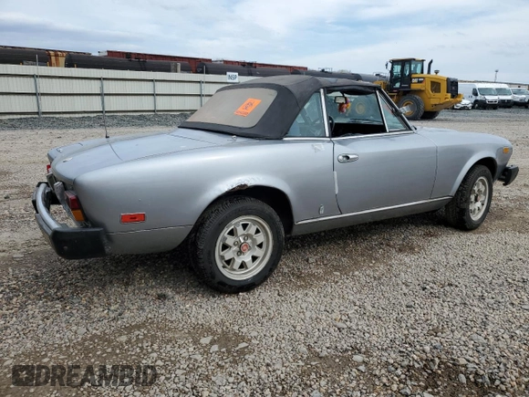 1980 FIAT 124 Spider z VIN 124CS000167543, wystawiony jako Copart lot #53031904 z przebiegiem 60 115 mil mil oraz Nie do naprawy • Non repairable. Historia ofert i sprzedaży dostępna na DreamBid. Obrazek 3.