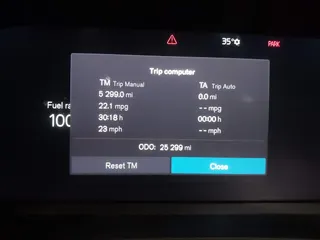 2024 Volvo XC60 Plus Dark Theme z VIN YV4L12RL8R1823184, wystawiony jako IAAI lot #41388918 z przebiegiem 25 299 mil mil oraz . Historia ofert i sprzedaży dostępna na DreamBid. Obrazek 7.
