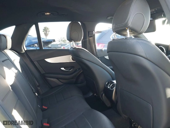 2022 Mercedes-Benz GLC with VIN W1N0G8DB4NG106285, listed as a IAAI auction lot 41349714 with 31,975 mi miles. Bid and sale history available at carsss.com. Image 8.