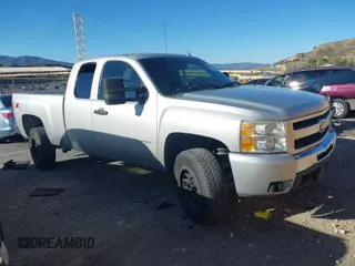 2010 Chevrolet Silverado 1500 LT with VIN 1GCSKSE35AZ261428, listed as a IAAI auction lot 41643928 with 136,282 mi miles. Bid and sale history available at carsss.com. Image 1.