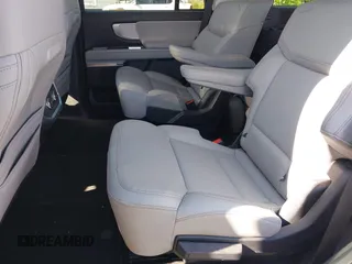 2025 Ford Expedition XLT с VIN 1FMJU1J85SEA23004, выставлен на аукционе IAAI как лот 42395289 с пробегом 1 917 миль миль и . История ставок и продаж доступна на DreamBid. Изображение 8.
