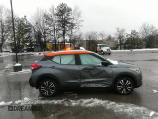 2019 Nissan Kicks SV z VIN 3N1CP5CU3KL543159, wystawiony jako IAAI lot #41485737 z przebiegiem 93 656 mil mil oraz . Historia ofert i sprzedaży dostępna na DreamBid. Obrazek 13.