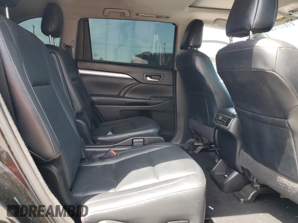 2018 Toyota Highlander SE with VIN 5TDKZRFH1JS537037, listed as a Copart auction lot 61818155 with 92,927 mi miles and Salvage title. Bid and sale history available at DreamBid. Image 11.