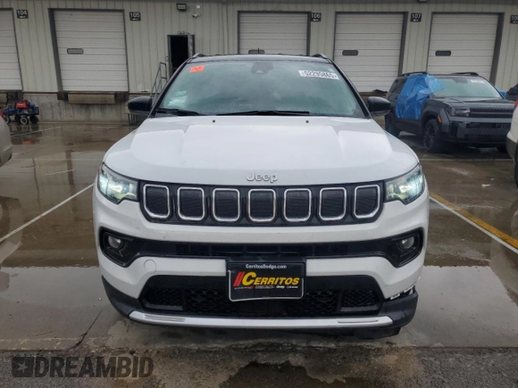 2022 Jeep Compass Limited z VIN 3C4NJDCB4NT135368, wystawiony jako Copart lot #52295865 z przebiegiem 26 537 mil mil oraz Szkoda całkowita • Salvage title. Historia ofert i sprzedaży dostępna na DreamBid. Obrazek 5.