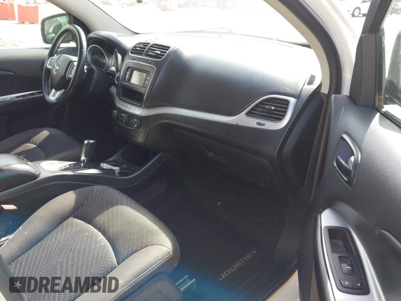 2015 Dodge Journey American Value Pkg with VIN 3C4PDCAB8FT605870, listed as a IAAI auction lot 41930474 with 205,741 mi miles. Bid and sale history available at carsss.com. Image 5.