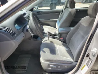 2004 Toyota Camry LE z VIN 4T1BE32K24U854346, wystawiony jako Copart lot #52708755 z przebiegiem 201 385 mil mil oraz Szkoda całkowita • Salvage title. Historia ofert i sprzedaży dostępna na DreamBid. Obrazek 7.