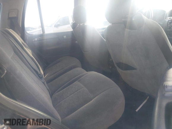 2006 GMC Envoy SLT with VIN 1GKDS13S062234137, listed as a IAAI auction lot 41561864 with 221,031 mi miles. Bid and sale history available at carsss.com. Image 8.