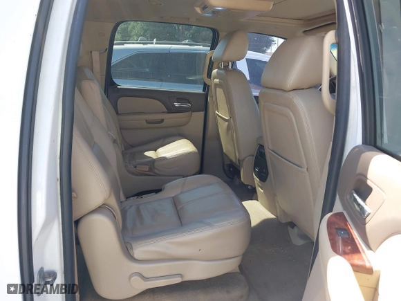 2009 GMC Yukon XL SLT w/4SB with VIN 1GKFC36J49R210309, listed as a IAAI auction lot 42025315 with 236,004 mi miles. Bid and sale history available at carsss.com. Image 8.
