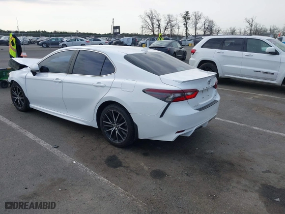 2021 Toyota Camry SE Nightshade with VIN 4T1G11AK0MU459458, listed as a IAAI auction lot 41776259 with 68,415 mi miles. Bid and sale history available at carsss.com. Image 3.