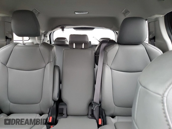 2022 Toyota Sienna XLE with VIN 5TDYRKEC8NS130037, listed as a Copart auction lot 48022555 with 31,357 mi miles and Salvage Title. Bid and sale history available at carsss.com. Image 10.