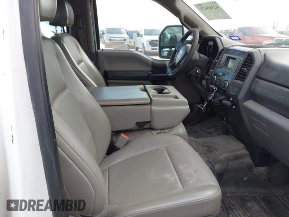 2018 Ford F-350 XL z VIN 1FT7W3AT6JEC70670, wystawiony jako IAAI lot #42365675 z przebiegiem 208 795 mil mil oraz . Historia ofert i sprzedaży dostępna na DreamBid. Obrazek 5.