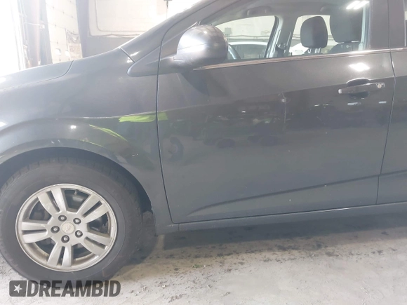 2016 Chevrolet Sonic LT z VIN 1G1JC5SH0G4170981, wystawiony jako IAAI lot #42576425 z przebiegiem 169 102 mil mil oraz . Historia ofert i sprzedaży dostępna na DreamBid. Obrazek 6.