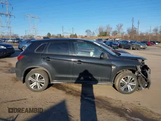 2023 Mitsubishi Outlander ES z VIN JA4ARUAU1PU011685, wystawiony jako IAAI lot #41575031 z przebiegiem 57 068 mil mil oraz . Historia ofert i sprzedaży dostępna na DreamBid. Obrazek 13.