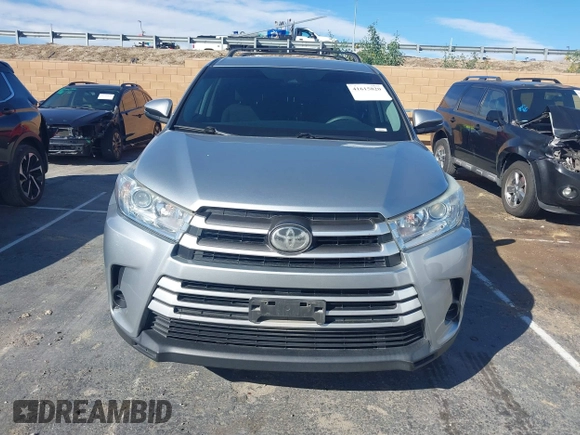 2018 Toyota Highlander LE z VIN 5TDZZRFH1JS287507, wystawiony jako IAAI lot #41615820 z przebiegiem 71 232 mil mil oraz . Historia ofert i sprzedaży dostępna na DreamBid. Obrazek 12.