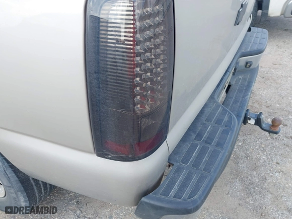 2006 Chevrolet Silverado 1500 LT1 with VIN 1GCEC19V96Z172386, listed as a IAAI auction lot 41496668 with 365,832 mi miles. Bid and sale history available at carsss.com. Image 6.