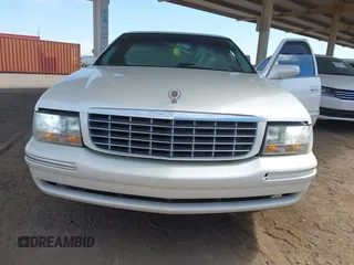 1999 Cadillac DeVille z VIN 1G6KD54YXXU794294, wystawiony jako IAAI lot #42141931 z przebiegiem 161 408 mil mil oraz . Historia ofert i sprzedaży dostępna na DreamBid. Obrazek 6.