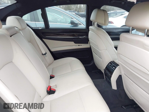 2014 BMW 7 Series 750i с VIN WBAYA8C55ED228448, выставлен на аукционе IAAI как лот 41350013 с пробегом 97 829 миль миль и . История ставок и продаж доступна на DreamBid. Изображение 8.