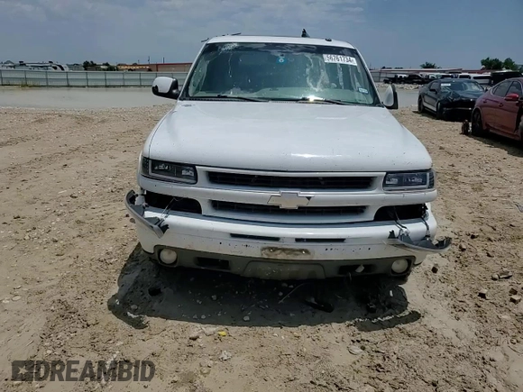 2003 Chevrolet Suburban LT with VIN 3GNFK16T83G297134, listed as a Copart auction lot 56761734 with 303,349 mi miles and Salvage Title. Bid and sale history available at carsss.com. Image 12.