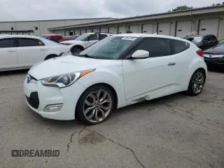 2015 Hyundai Veloster z VIN KMHTC6AD3FU218374, wystawiony jako Copart lot #58824885 z przebiegiem 179 465 mil mil oraz Szkoda całkowita • Salvage title. Historia ofert i sprzedaży dostępna na DreamBid. Obrazek 1.