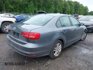 2015 Volkswagen Jetta S z VIN 3VW2K7AJ6FM217381, wystawiony jako IAAI lot #42371909 z przebiegiem 237 510 mil mil oraz . Historia ofert i sprzedaży dostępna na DreamBid. Obrazek 4.